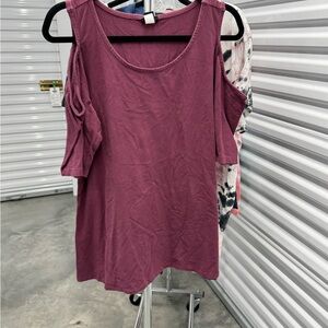 Torrid | Cold Shoulder Foxy Tee in Mauve | size 3